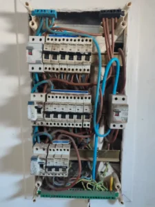 Tableau électrique Vétuste Ouvert Maison Calais Aurtech.fr